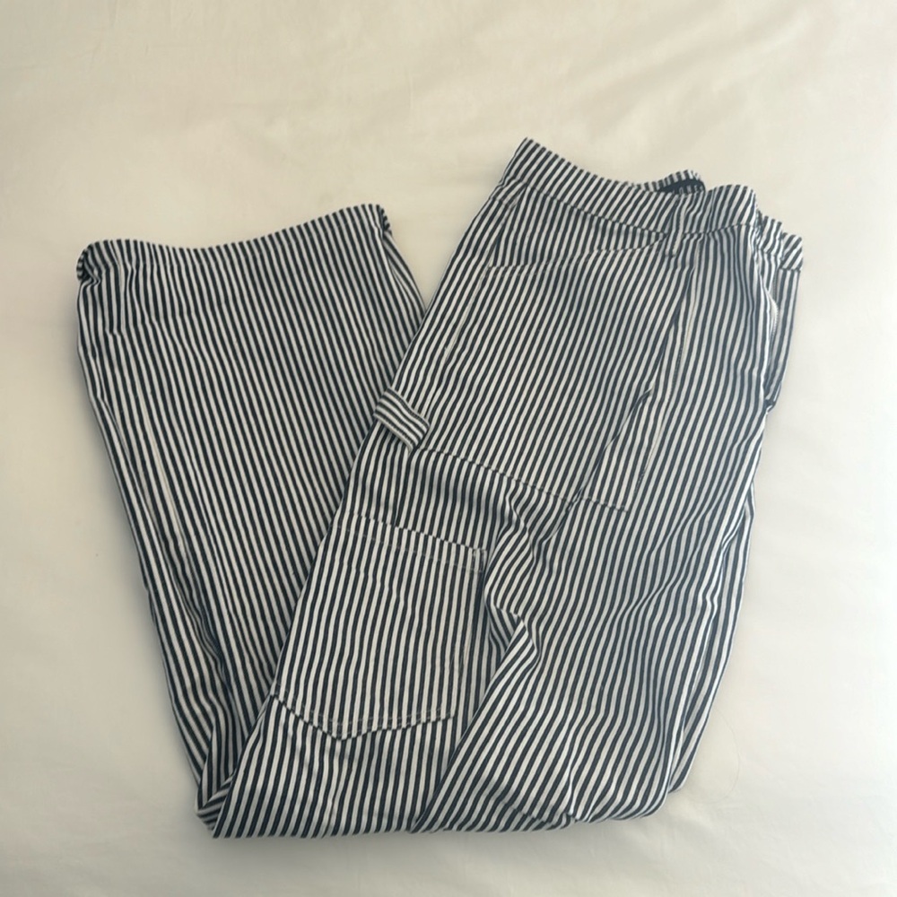 Lioness striped pants blue and white